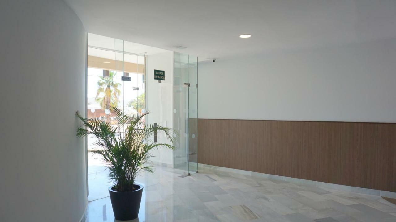 Beachfront Apartment In Fuengirola With Sea Views Exterior photo